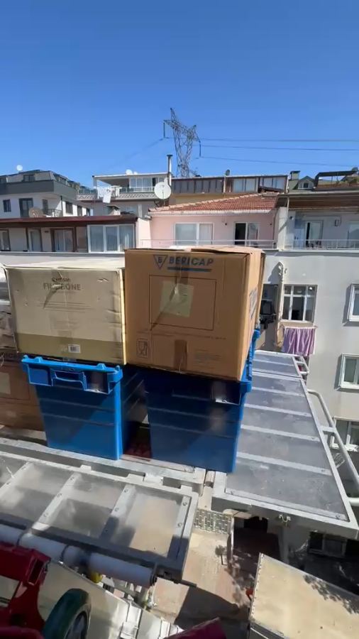 Çatı katında taşıma hazırlığı videosu
