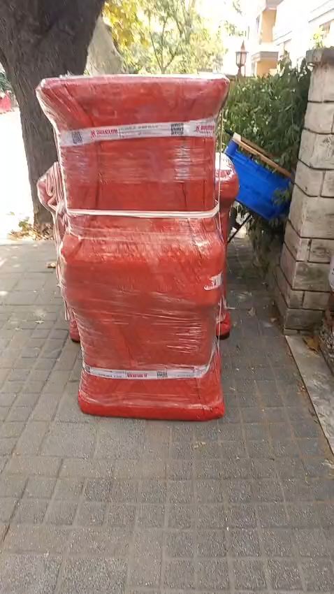 Balonlu naylonla paketlenmiş eşyalar videosu