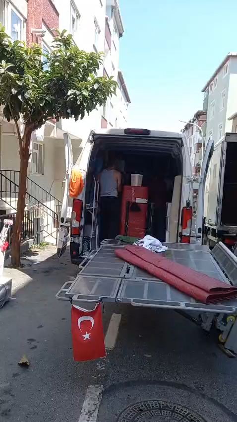 Kamyon rampasından eşya alma videosu