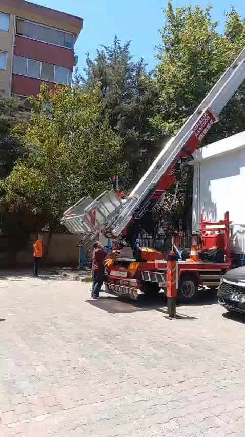 Mobil asansör kurulumu ve ekip çalışması videosu