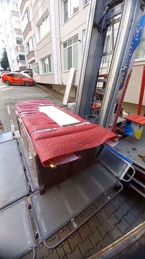 Mobil asansörle mobilya indirme videosu
