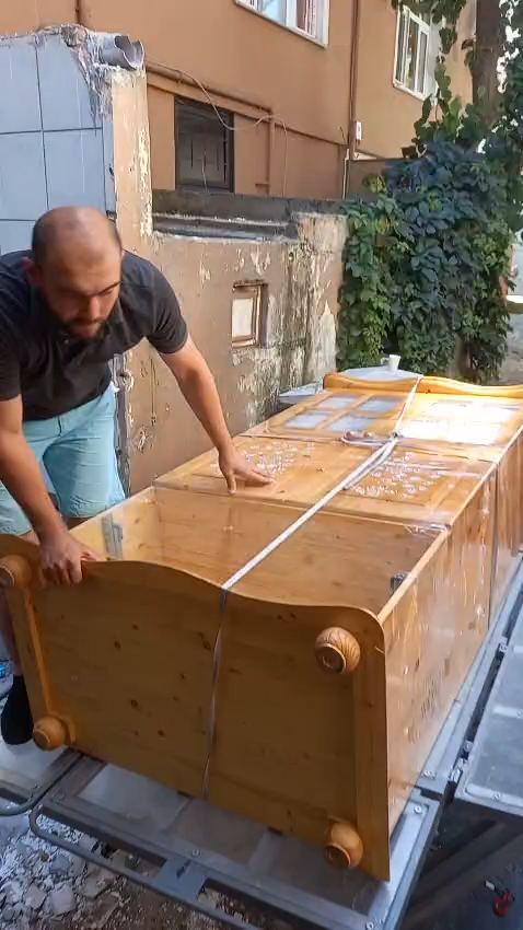 Ahşap mobilya yükleme videosu