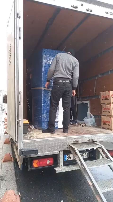 Kamyon kasasında yükleme videosu