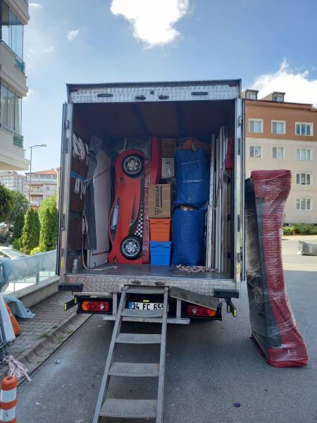 Murat Nakliyat – Merdivenli rampa ile eşya yükleme