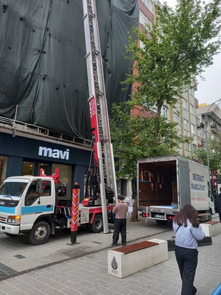 Murat Nakliyat – Cadde üzerinde mobil asansörlü taşıma
