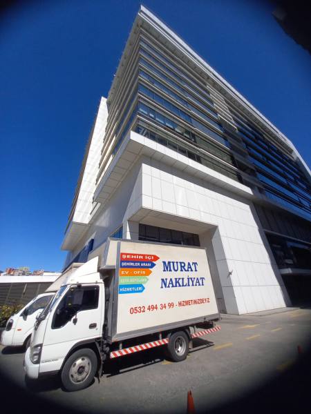 Murat Nakliyat – Plaza önünde ofis taşıma