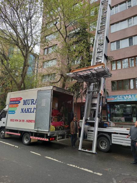 Mobil asansör ile yüksek kattan eşya taşıma