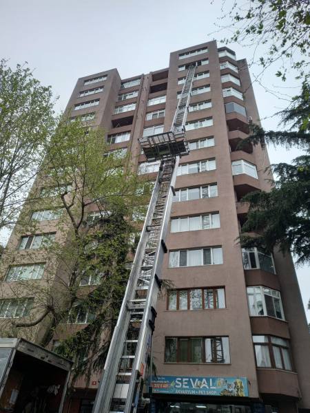 Yüksek apartmanda mobil asansör kurulumu
