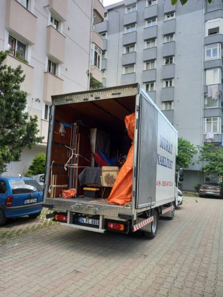 Murat Nakliyat – Apartman önünde yükleme